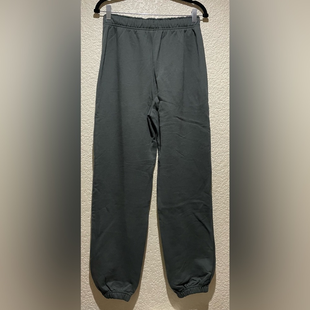 Alo Yoga NWOT Accolade Sweatpants Limited Edition Green Grey Size S Unisex - Picture 3 of 5